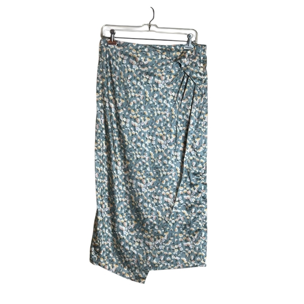Vince floral satin midi skirt.‎ Size 4